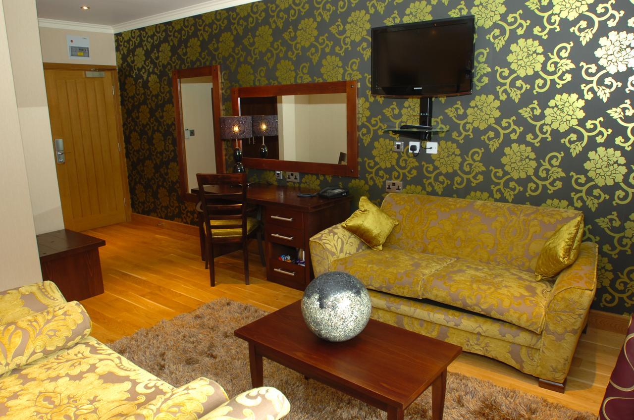The Bear'S Paw Hotell Warmingham Eksteriør bilde A suite at the hotel