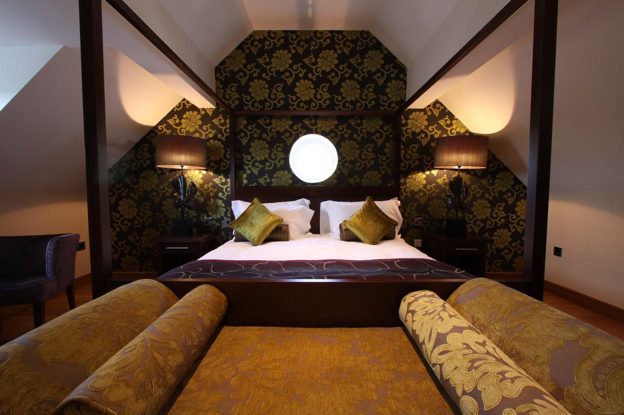The Bear'S Paw Hotell Warmingham Eksteriør bilde A suite at the hotel