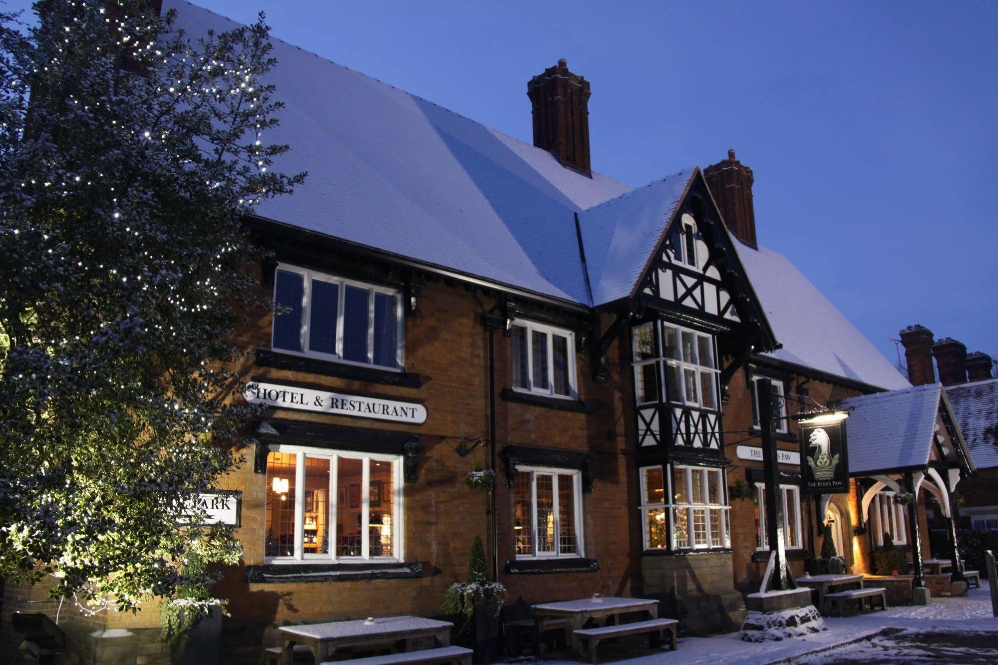 The Bear'S Paw Hotell Warmingham Eksteriør bilde The White Swan Hotel