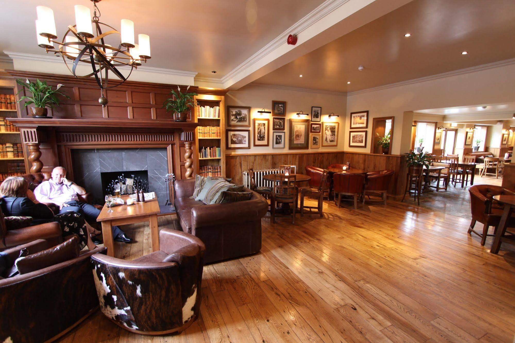The Bear'S Paw Hotell Warmingham Eksteriør bilde Interior of the restaurant