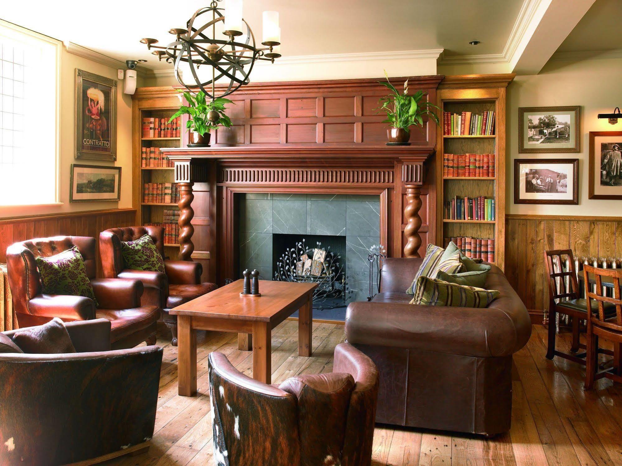 The Bear'S Paw Hotell Warmingham Eksteriør bilde The library at the Old Ship Hotel